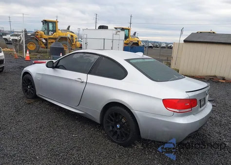 2010 BMW 328I xDrive z USA, uszkodzony, nr VIN WBAWC3C5XAPC88063